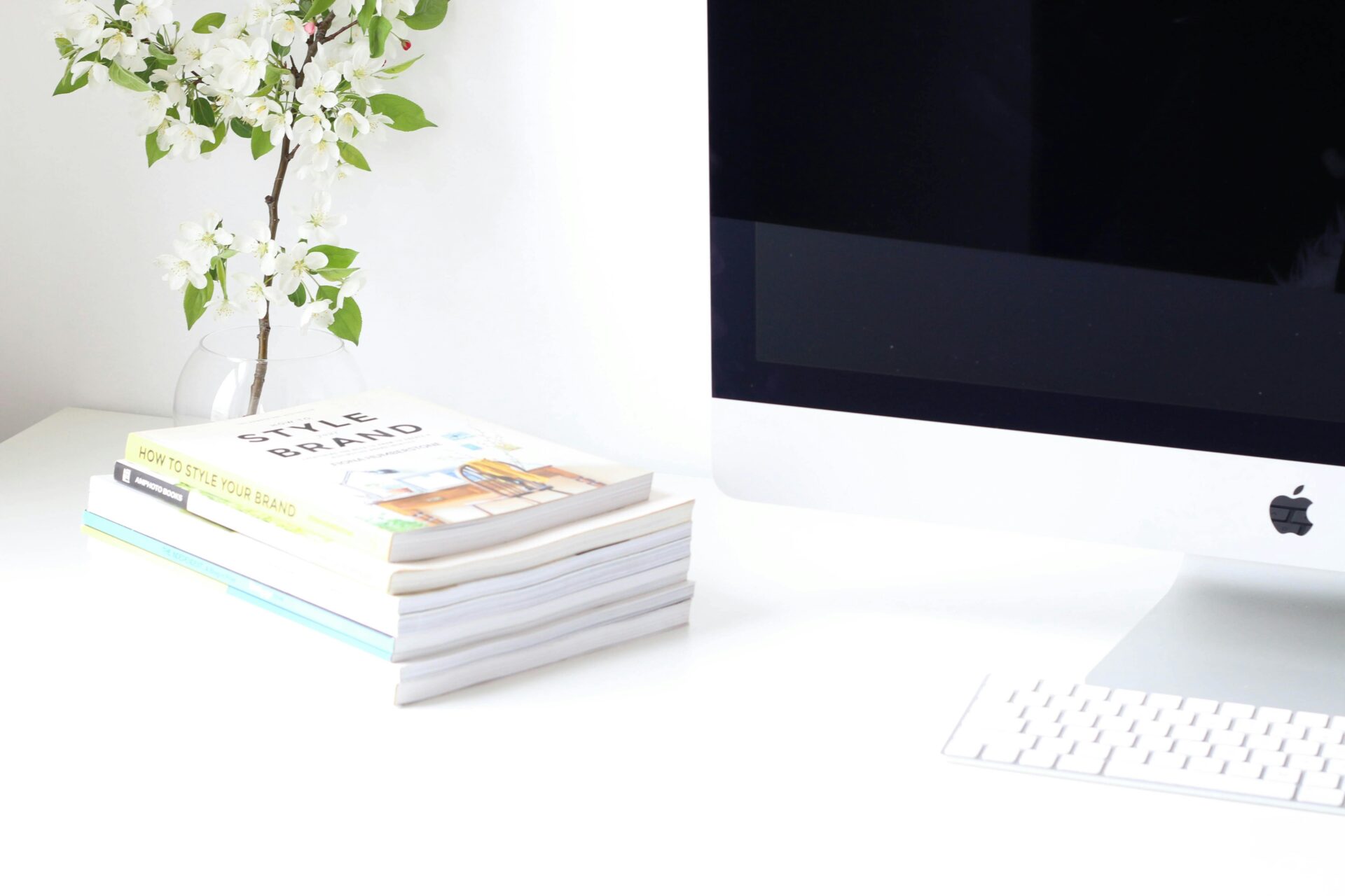 Kostenloses Stock Foto zu apple computer, arbeitsbereich zu hause, arbeitsplatz